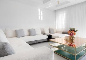 A seating area at Luxury Suites by NOK ISTANBUL NISANTASI