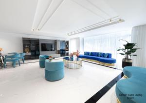 A seating area at Luxury Suites by NOK ISTANBUL NISANTASI