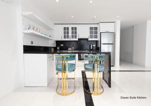 A kitchen or kitchenette at Luxury Suites by NOK ISTANBUL NISANTASI