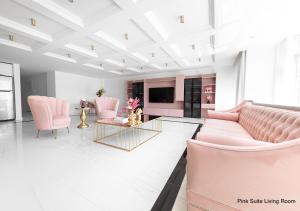 A seating area at Luxury Suites by NOK ISTANBUL NISANTASI