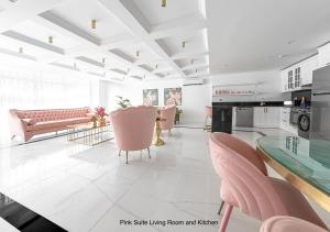 A kitchen or kitchenette at Luxury Suites by NOK ISTANBUL NISANTASI