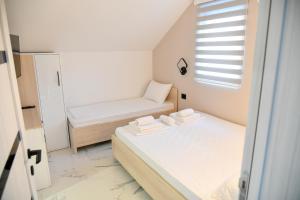 A bed or beds in a room at Pansion Eden