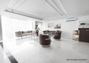 A seating area at Luxury Suites by NOK ISTANBUL NISANTASI