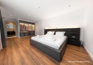 A bed or beds in a room at Luxury Suites by NOK ISTANBUL NISANTASI