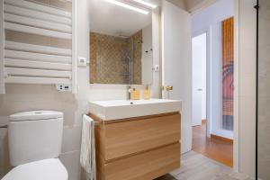 A bathroom at Beach House Cambrils Apartamento en Primera Línea de playa Még 24 kép