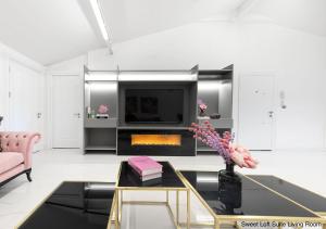 A seating area at Luxury Suites by NOK ISTANBUL NISANTASI
