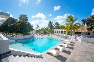 Bazén v ubytování Papagayo Beach Resort nebo v jeho okolí