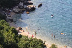 Galeriebild der Unterkunft Apartments and rooms with parking space Stara Baska, Krk - 5447 in Stara Baška