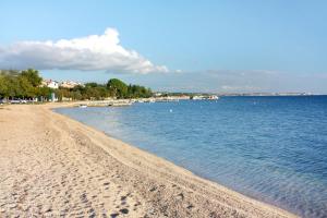 Zdjęcie z galerii obiektu Apartments with a parking space Turanj, Biograd - 6212 w mieście Turanj