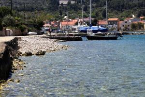 Zdjęcie z galerii obiektu Holiday apartments Veli Iz, Iz - 6253 w mieście Mali Iž