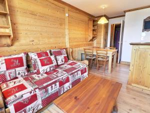 Posedenie v ubytovaní Appartement Ski aux Pieds à La Tania - 4 Pers, 31m², Balcon, 2 Pièces - FR-1-182A-1