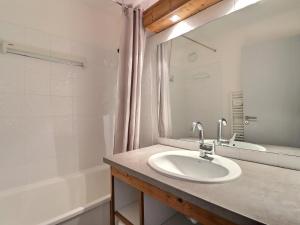 Kúpeľňa v ubytovaní Appartement skis aux pieds, 6 pers, 2 pièces cabine, balcon, La Tania - FR-1-182A-7