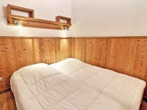 Posteľ alebo postele v izbe v ubytovaní Charmant Appartement à La Tania - 4 personnes, 25m², Balcon, au pied des pistes - FR-1-182A-26