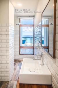 Ένα μπάνιο στο Chuanfanrock Haku Beach Days Inn