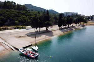 Fotografia z galérie ubytovania Holiday house with a parking space Bacina, Neretva Delta - Usce Neretve - 15971 v destinácii Ploče