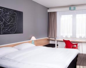 Postel nebo postele na pokoji v ubytování ibis Berlin City Nord + 37 fotografií