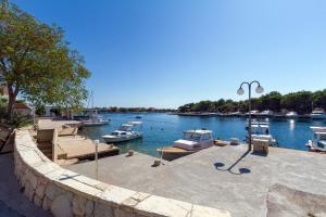 Gallery image of Apartments by the sea Simuni, Pag - 4083 in Kolan