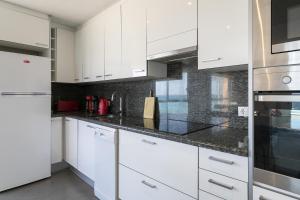 Kuchnia lub aneks kuchenny w obiekcie Penthouse Apartment on Los locos B