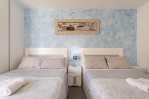Łóżko lub łóżka w pokoju w obiekcie Penthouse Apartment on Los locos B