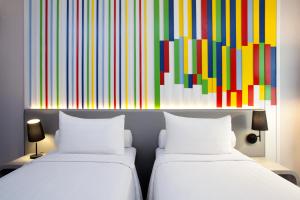 Ibis Styles Jakarta Mangga Dua Square客房内的一张或多张床位
