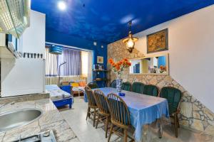 Ruang duduk di Apartments with parking space Vir - Torovi - Vir - Pedinka, Vir - 294