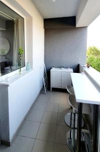 Χώρος καθιστικού στο New Cozy Apartment 3 min to subway 24h/7 self check-in +3 φωτογραφίες