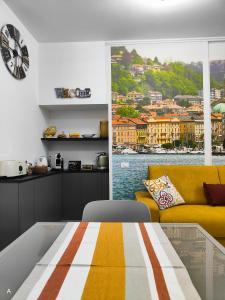a living room with a yellow couch and a window at Emily in Como