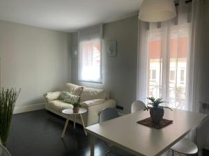 A seating area at Apartamentos Logroño centro, TIC TAC, wifi