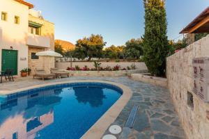 Bazén v ubytování Villa Dafni with Private Pool nebo v jeho okolí