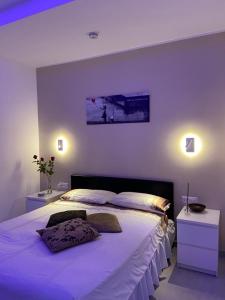 A bed or beds in a room at Mamuccia Rooms