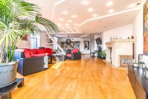 Posedenie v ubytovaní Modern City-Centre Penthouse with Spectacular Views / 135sqm