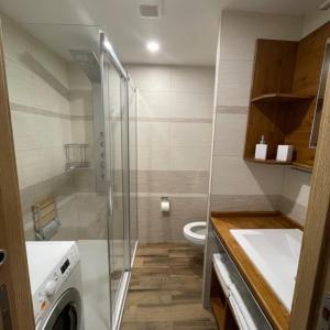 a bathroom with a washing machine and a toilet at Apartment Rezidence La in Prague