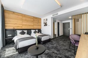Postel nebo postele na pokoji v ubytování B THE HOTEL