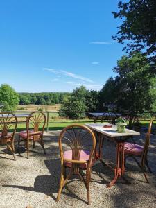 a group of chairs and a table and a table and chairs at La Villa du Pré Du Cerf in Spa