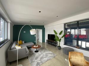a living room with a couch and a table at Wohnung mit besonderem Ausblick in Pfaffenhausen