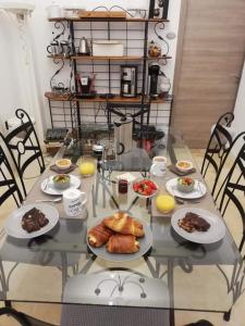 Možnosti snídaně pro hosty v ubytování Château des Basses Roches