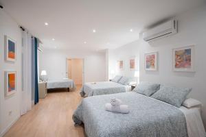 a bedroom with two beds and a room with two beds at Room Plaza España in Madrid