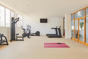 a gym with several treadmills and exercise machines at Bluesun Hotel Borak in Bol