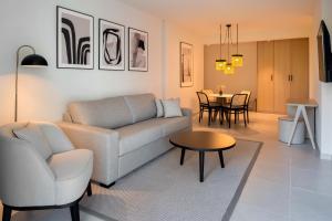 a living room with a couch and a table at Bluesun Hotel Borak in Bol