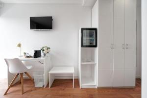 A television and/or entertainment centre at Hotel Matilde by Grupo Matilde