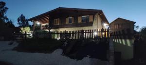 una casa con una valla delante de ella en B&B La Baita Del Sud en Gonnesa