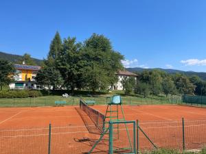 a tennis net on a tennis court at Agriturismo Lambra La Casa Del Sol in Asiago