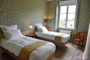מיטה או מיטות בחדר ב-Domaine de la Briouse