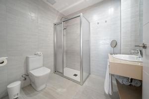A bathroom at Hotel Matilde by Grupo Matilde