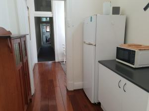 Gallery image of 1904 - Central historic 1 bedroom apartment in Fremantle