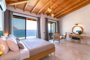a bedroom with a bed with a view of the ocean at Water Edge 1 in Kas