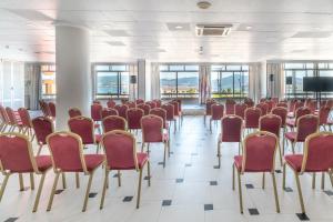 Телевизор и/или развлекательный центр в Hotel Bahía de Vigo