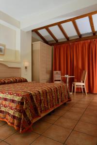 Ένα ή περισσότερα κρεβάτια σε δωμάτιο στο Hotel Acquasanta