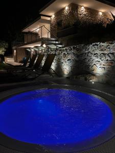 Bazén v ubytování La Dependance Luxury Bed and Breakfast nebo v jeho okolí