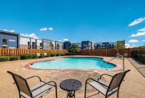 Bazén v ubytování Quality Inn & Suites Garland - East Dallas nebo v jeho okolí